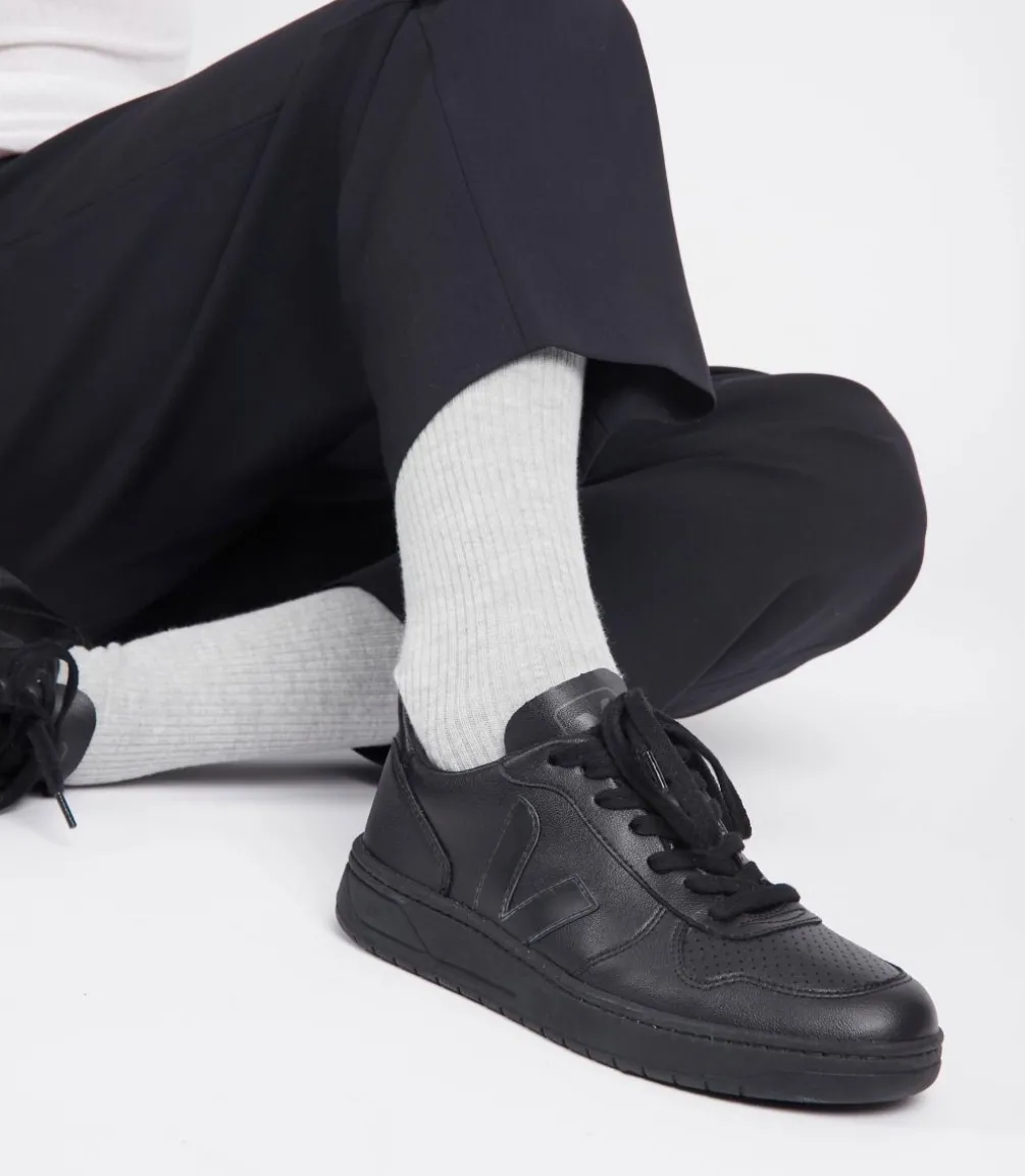 V-10 CWL BLACK BLACK SOLE<VEJA Fashion