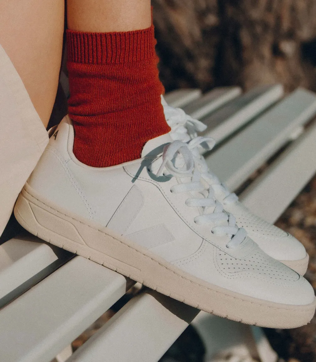 V-10 LEATHER WHITE<VEJA Clearance