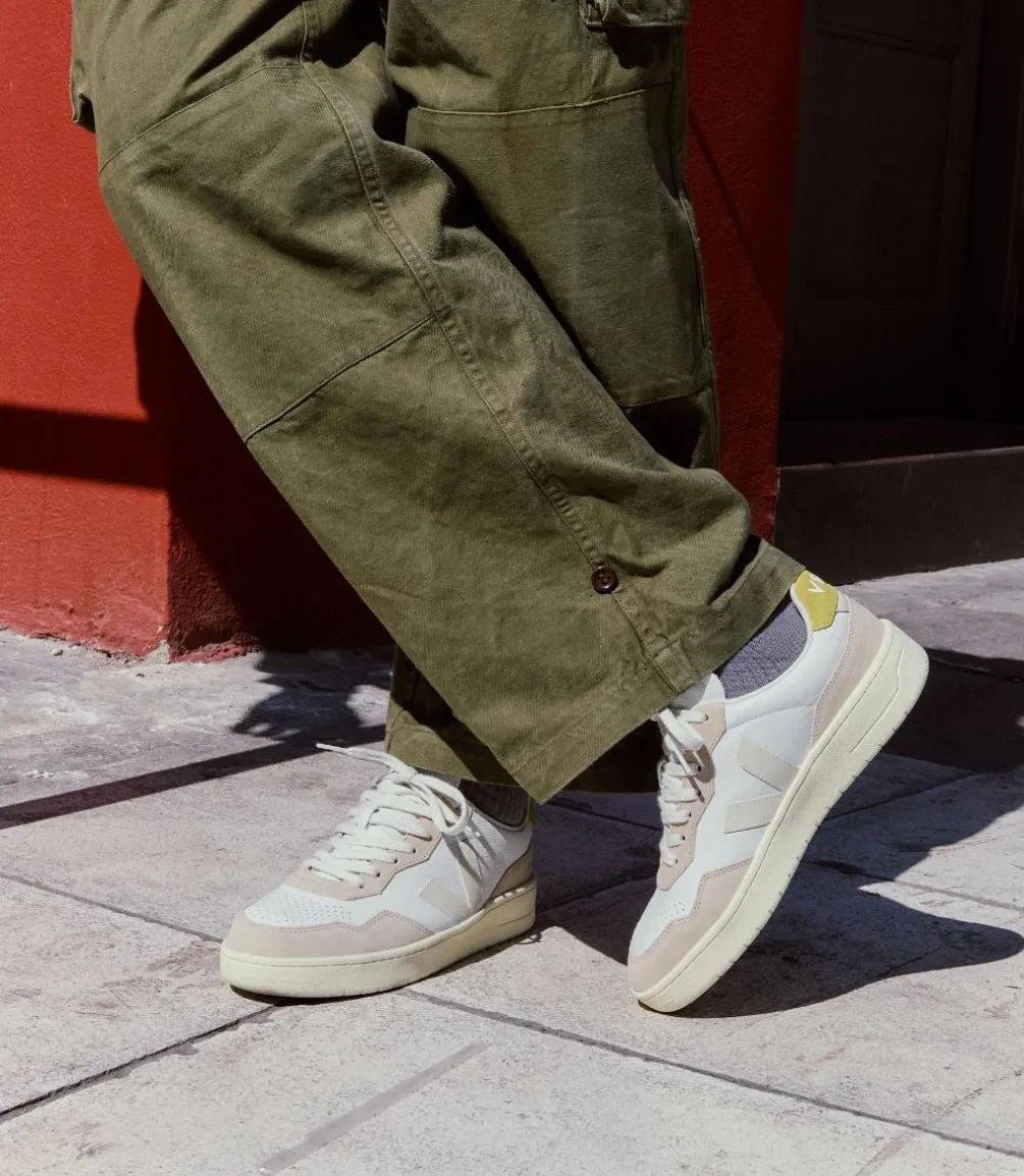 V-90 LEATHER WHITE PIERRE LIQUOR<VEJA Discount